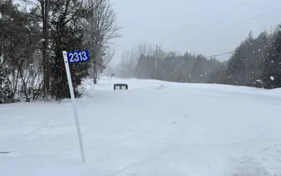 911 sign on a snowy road