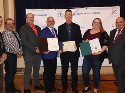 Council with 2024 Large Business of the Year: Giant Tiger Distribution Centre representatives